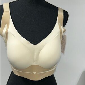 Cream Full-Coverage Bra with Wide Straps and V-Neckline